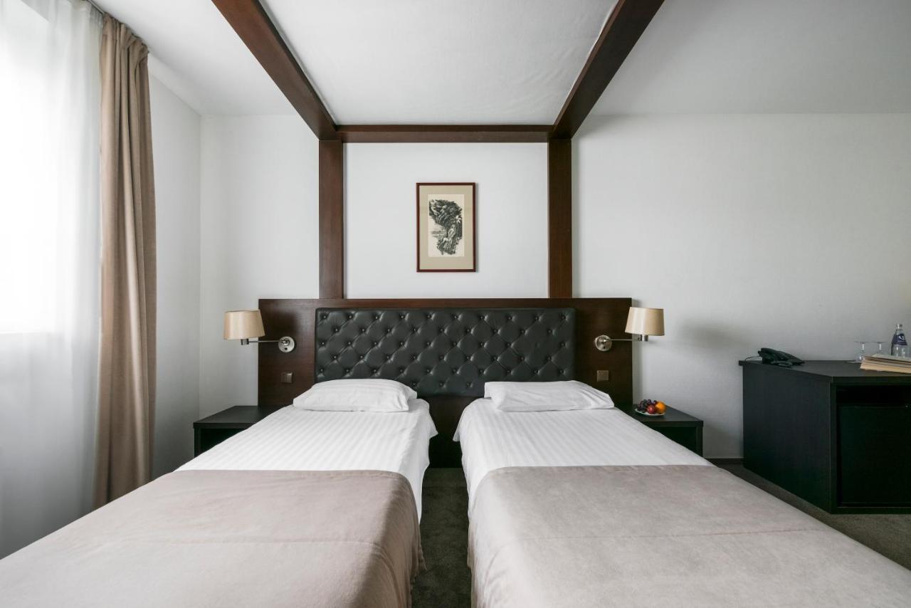 Amberton Cozy Hotel Каунас Экстерьер фото