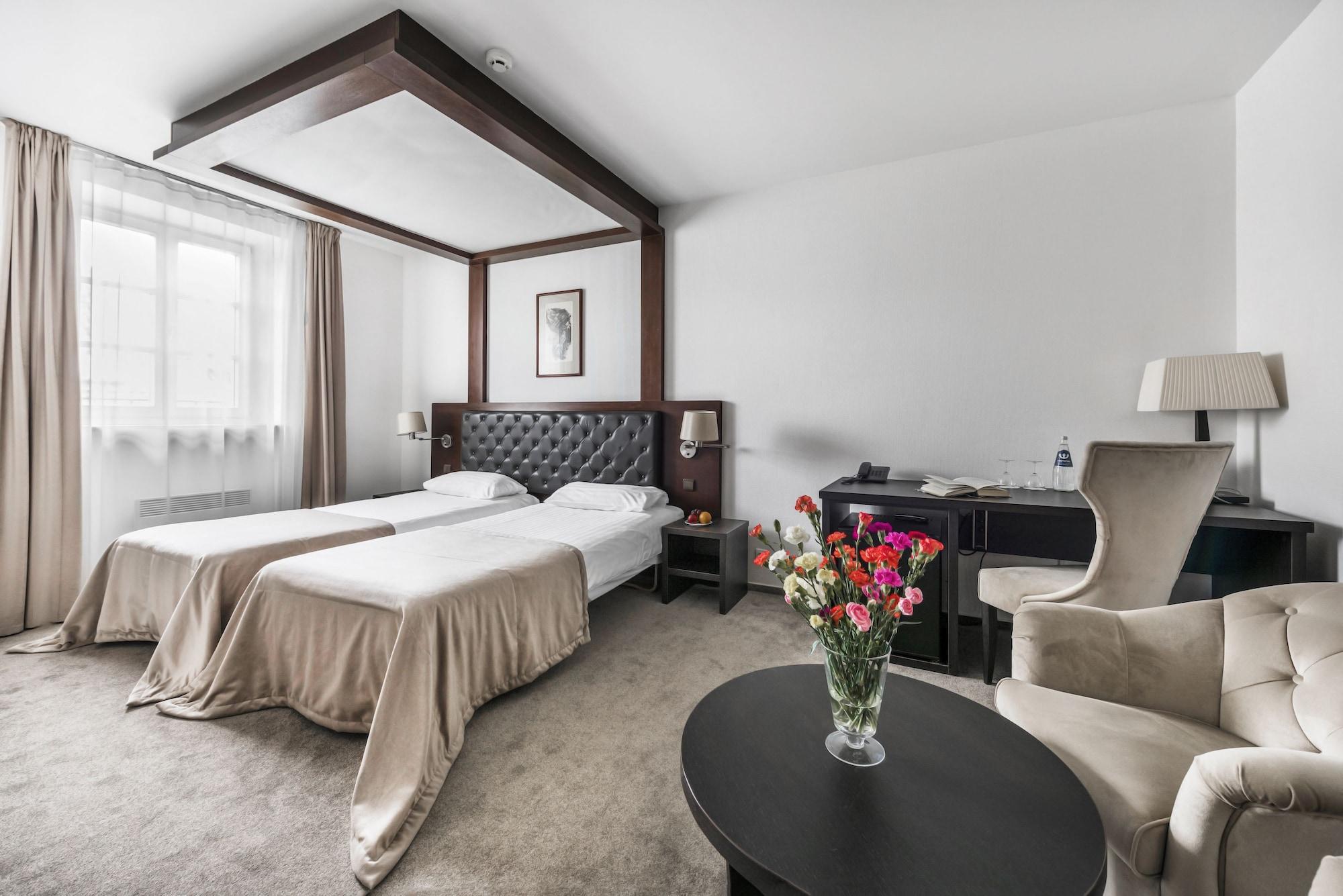 Amberton Cozy Hotel Каунас Экстерьер фото