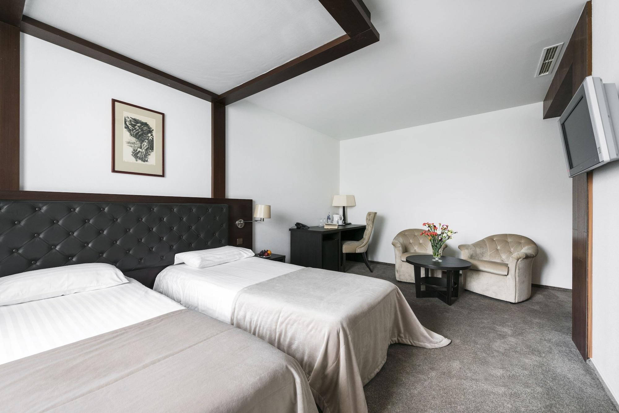Amberton Cozy Hotel Каунас Экстерьер фото