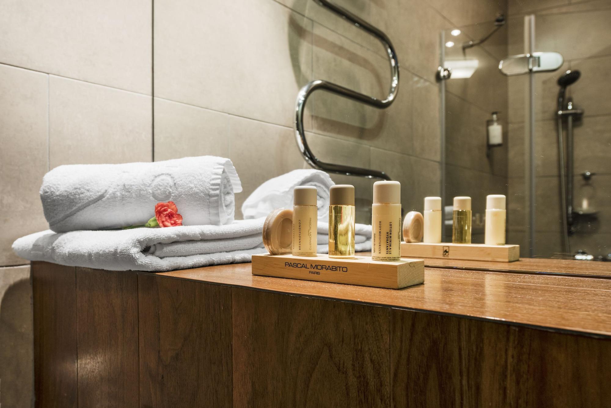 Amberton Cozy Hotel Каунас Экстерьер фото