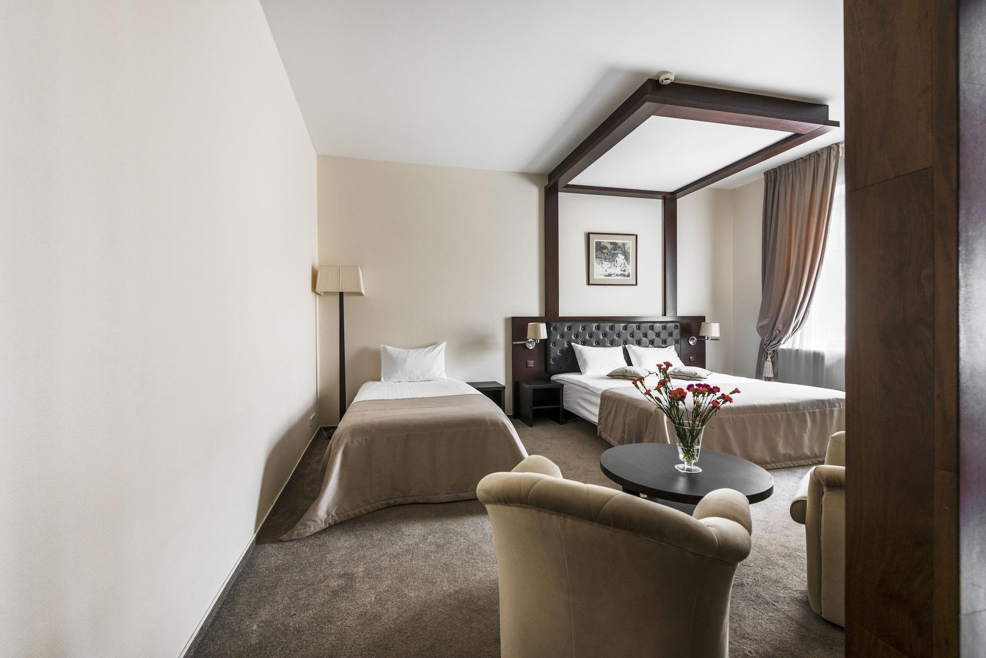 Amberton Cozy Hotel Каунас Экстерьер фото