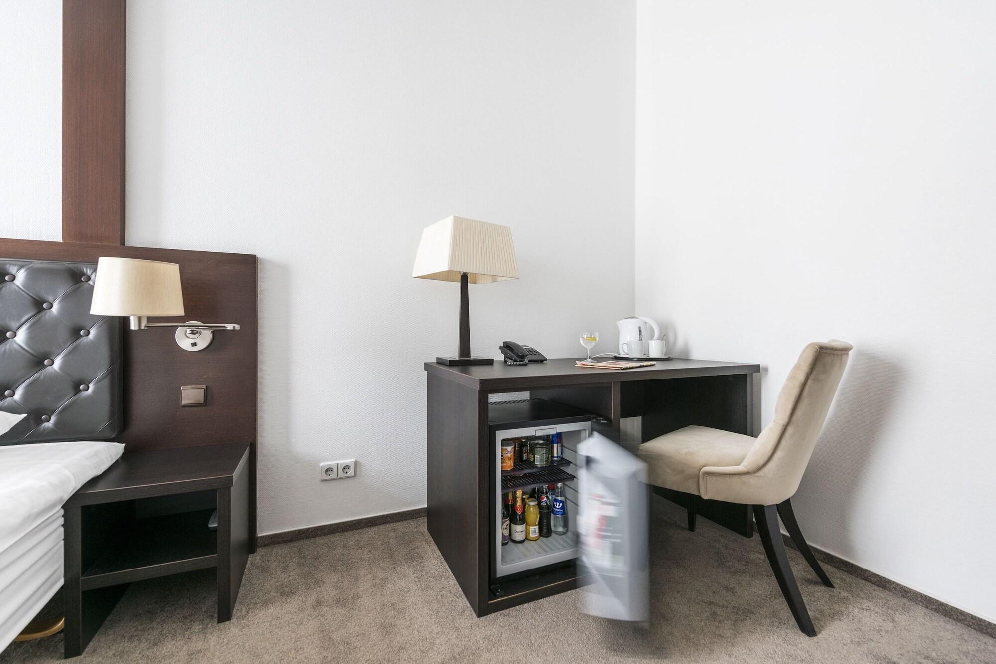 Amberton Cozy Hotel Каунас Экстерьер фото