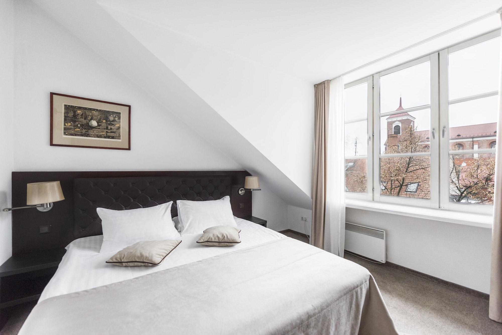 Amberton Cozy Hotel Каунас Экстерьер фото