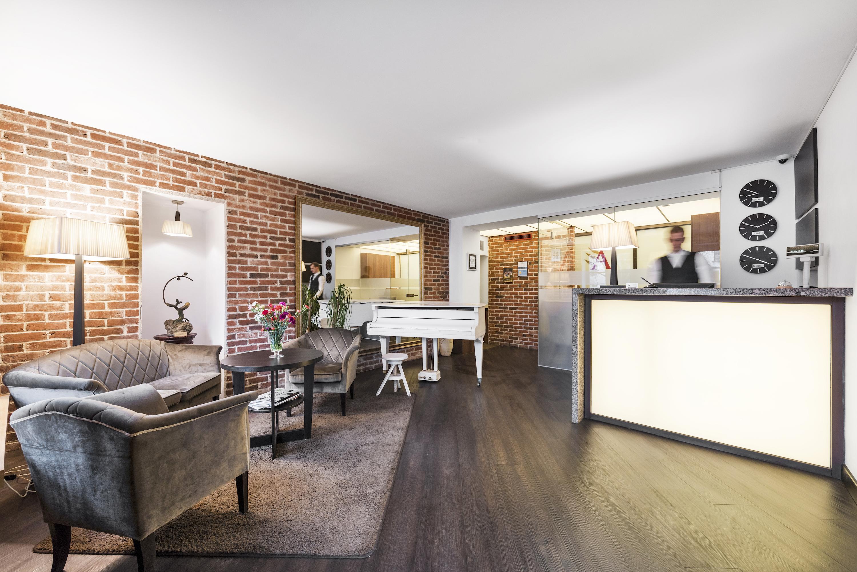 Amberton Cozy Hotel Каунас Экстерьер фото