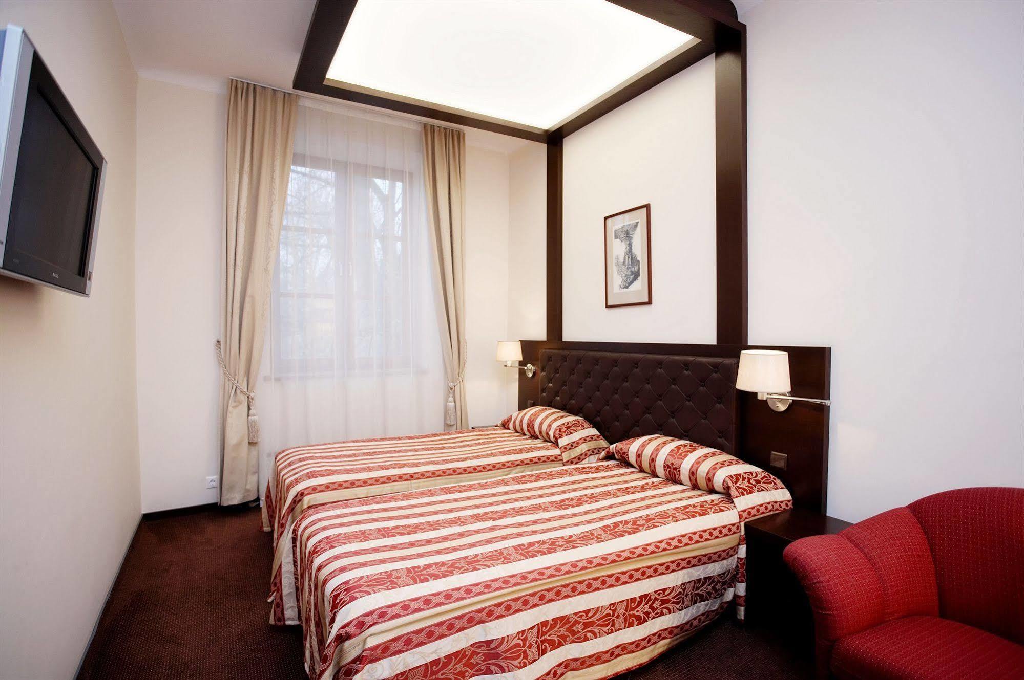 Amberton Cozy Hotel Каунас Экстерьер фото