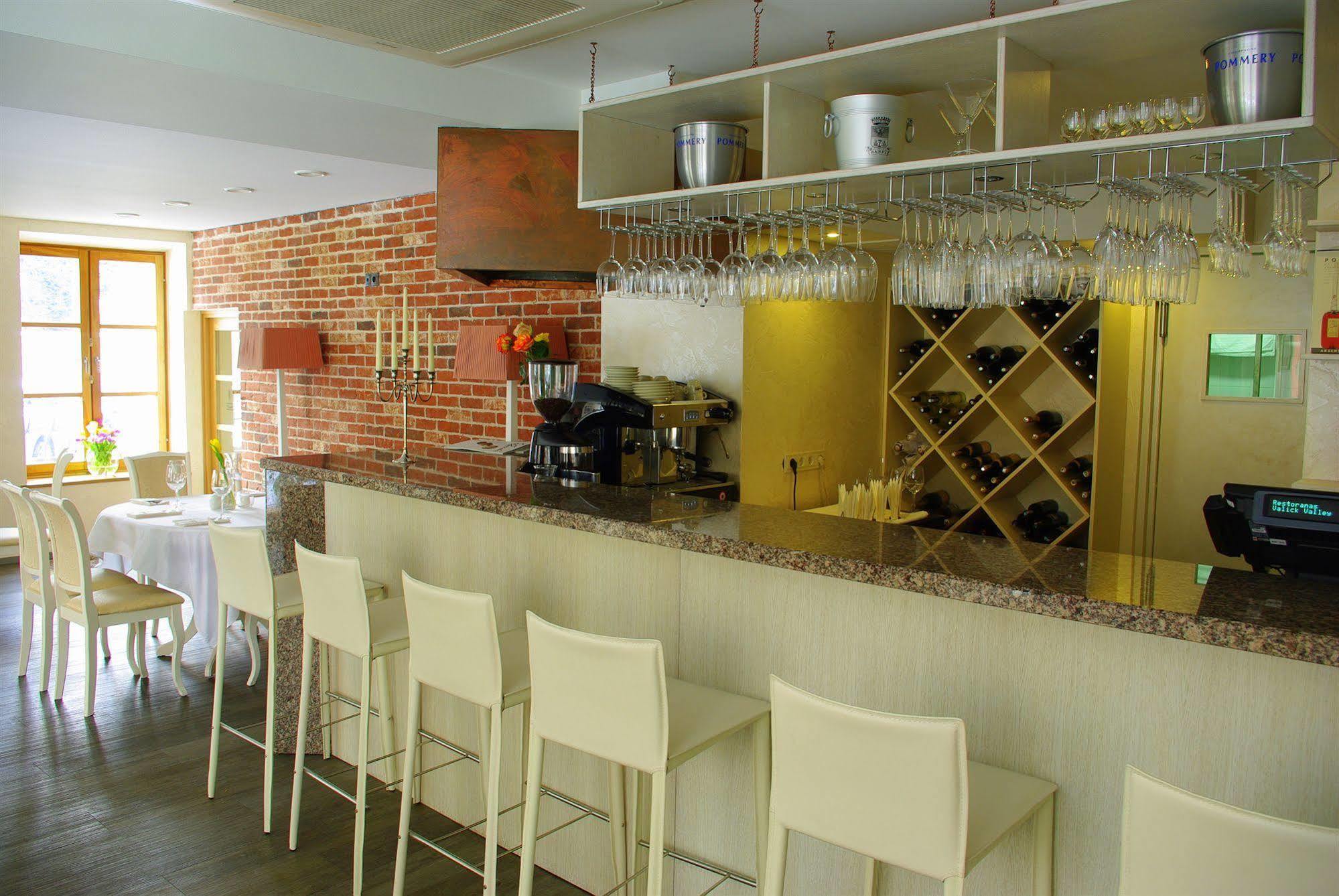 Amberton Cozy Hotel Каунас Экстерьер фото