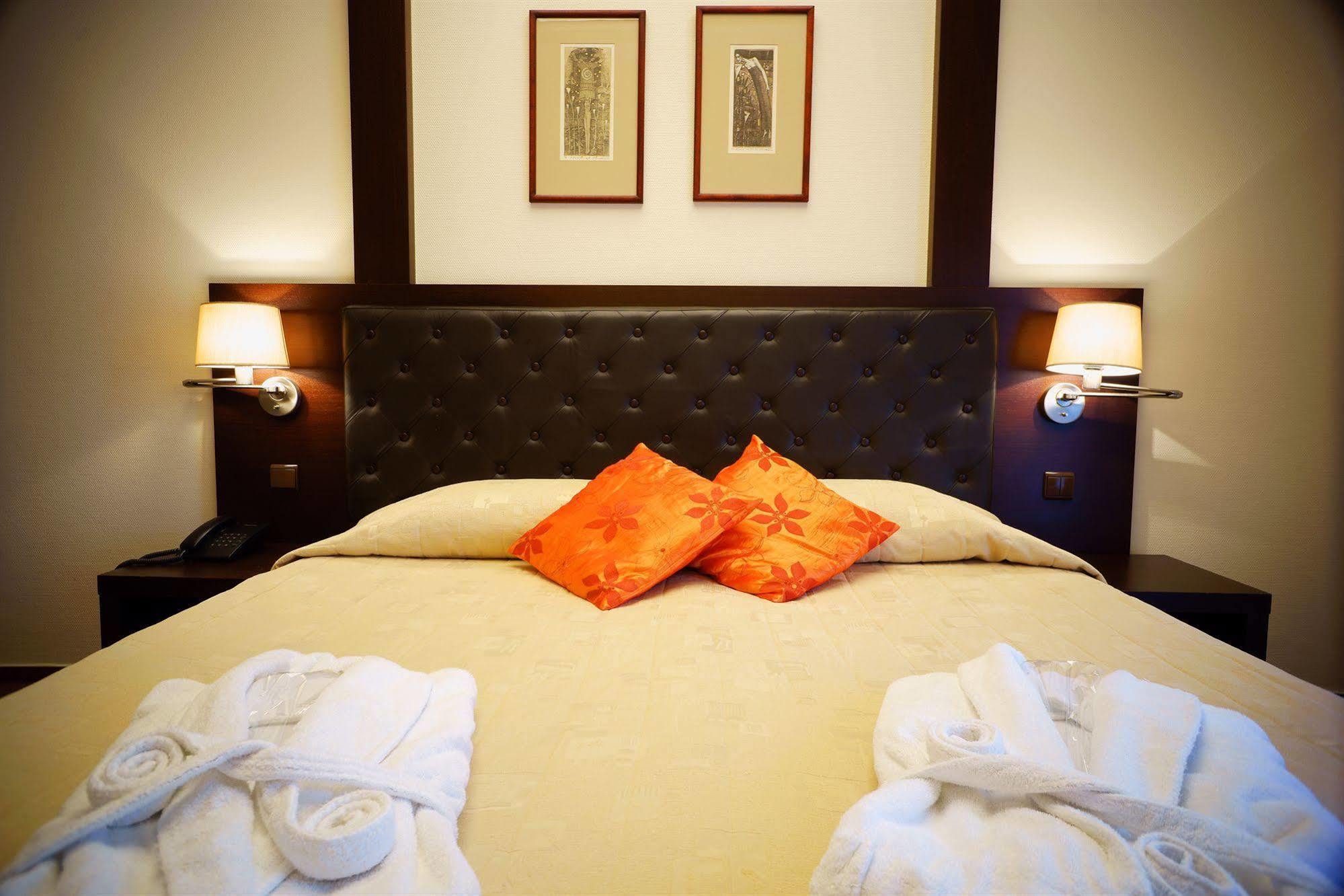 Amberton Cozy Hotel Каунас Экстерьер фото