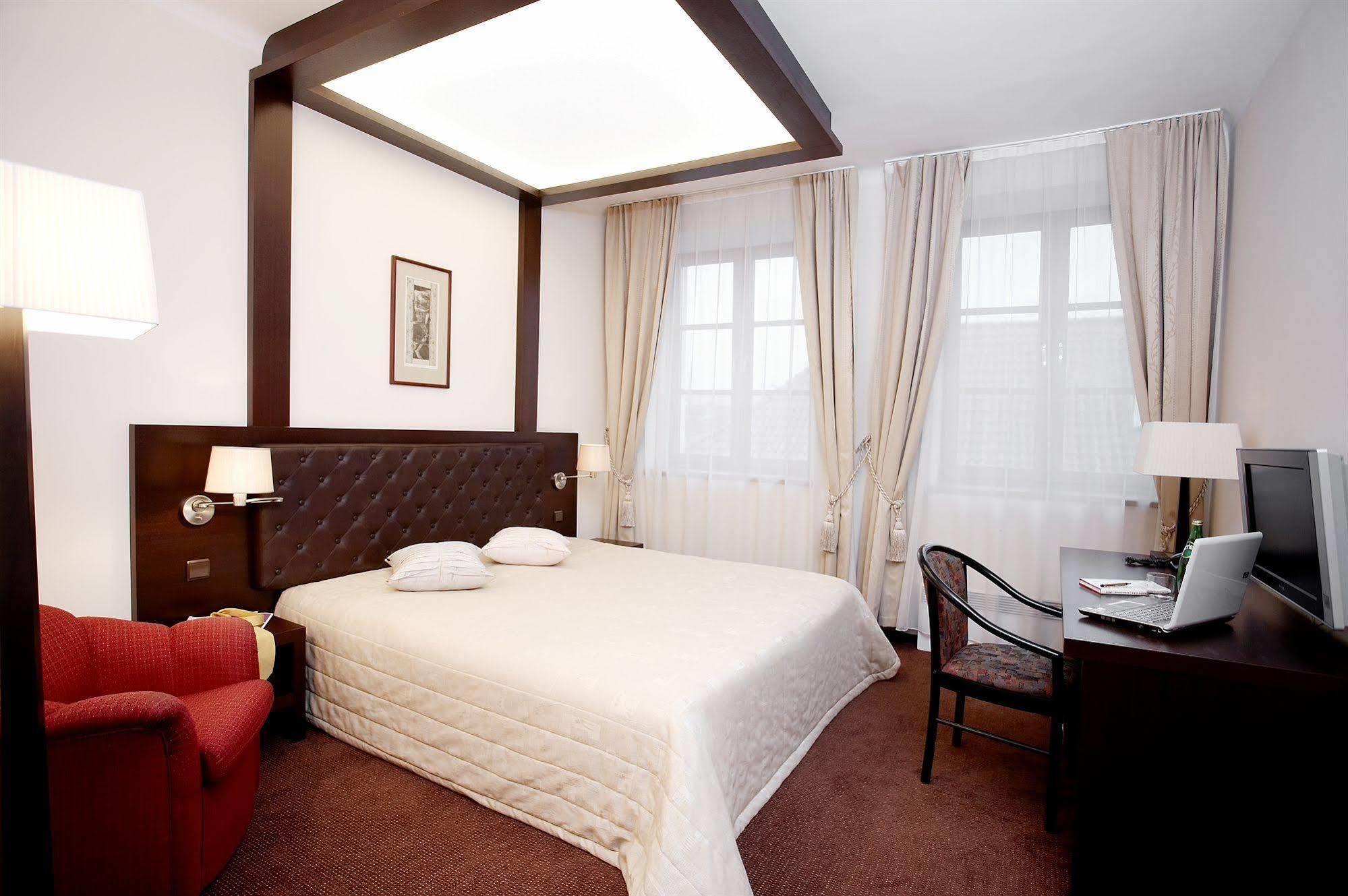 Amberton Cozy Hotel Каунас Экстерьер фото