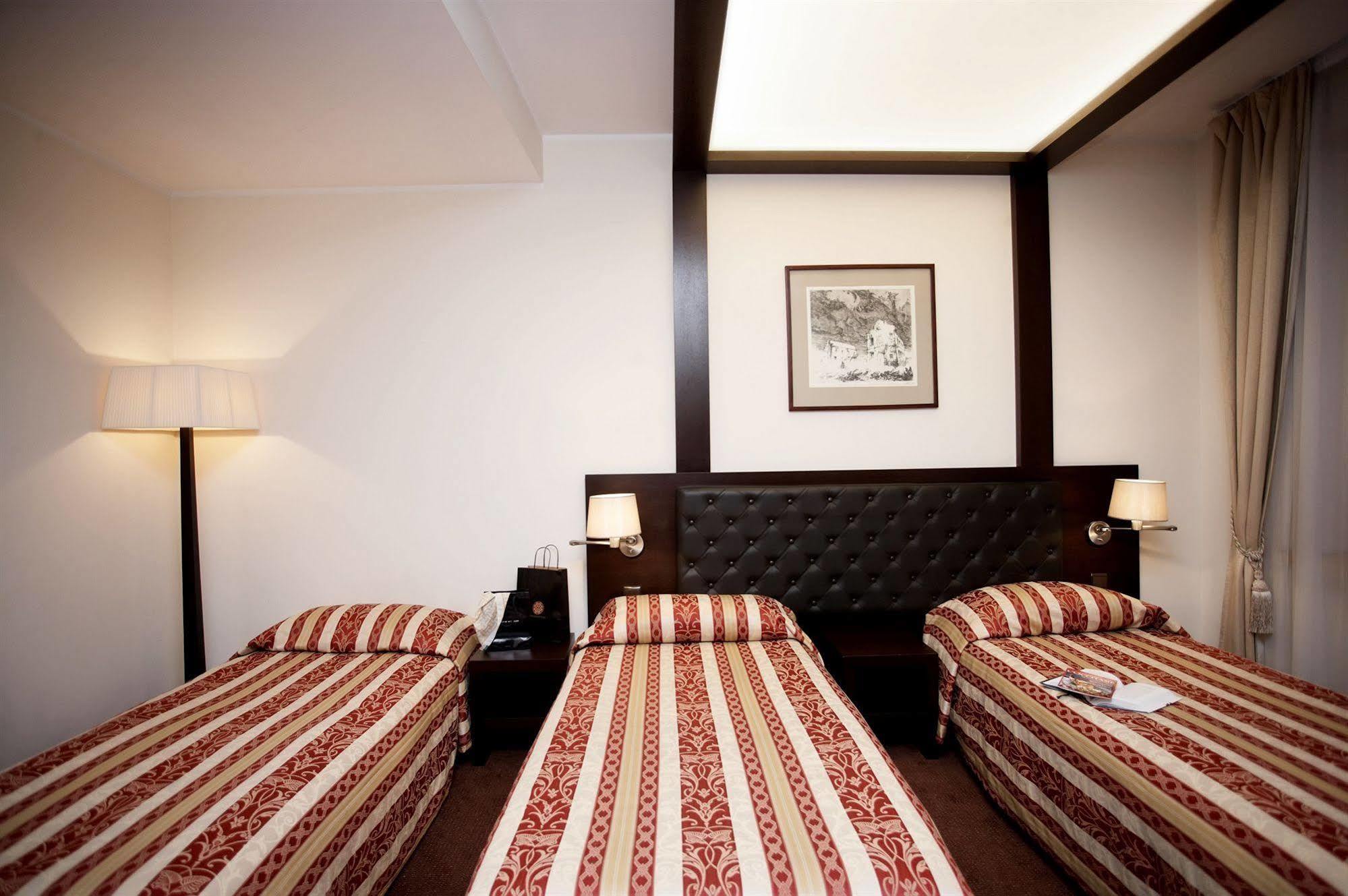 Amberton Cozy Hotel Каунас Экстерьер фото